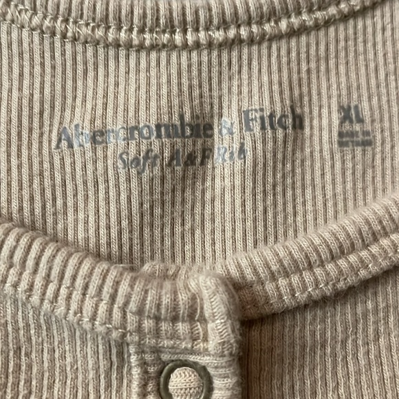 Abercrombie and Fitch light tan tank top with snap button center closure - Picture 2 of 5